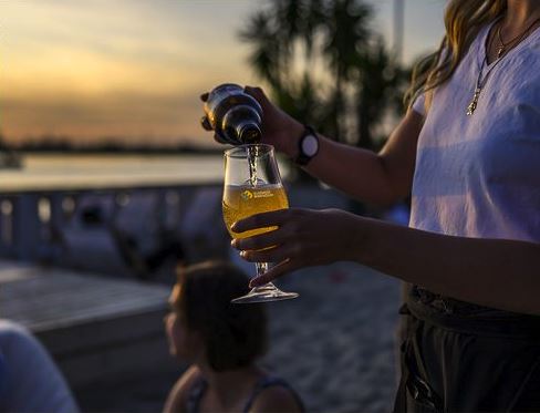 Uitschenken van een glas bier