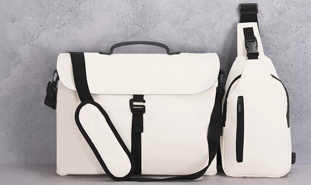 Boekentassen in allerlei formaten en kleuren