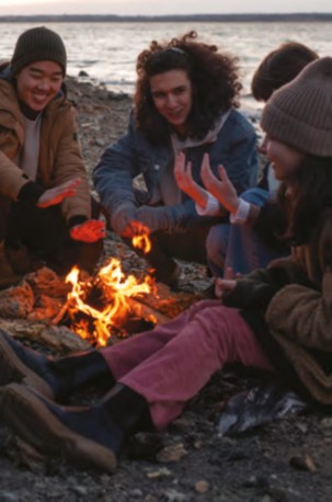 Kampvuur aansteken met lucifers
