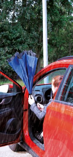 Omgekeerde paraplu's zijn ideaal om uit je auto te stappen